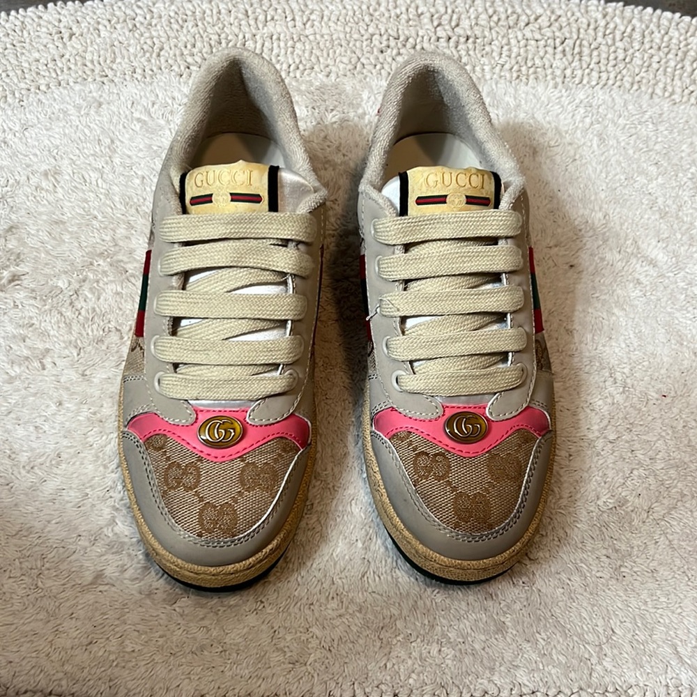 Gucci shoes😍 Only worn once! Like new condition! Come in Gucci bag!
